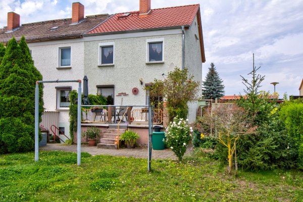 ***Reihenendhaus mit Garage und grünem Garten***