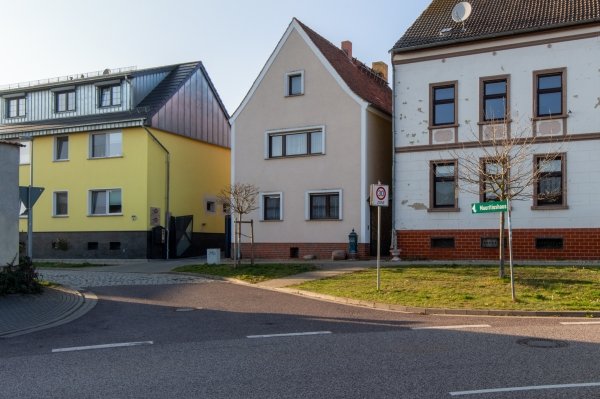 ***Einfamilienhaus mit Nebengelass und Grundstück***